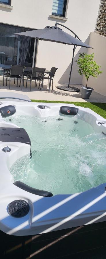Le Beluga Spa Nantes Bouguenais Aeroport Bagian luar foto